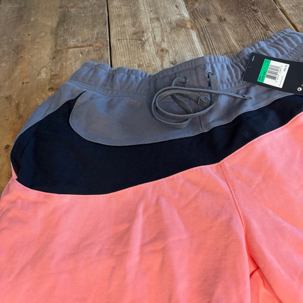 NWT Nike Swoosh Fleece Sweat Shorts Pink Gaze Contrast 
AR3161-668 Men's XL - Picture 3 of 9